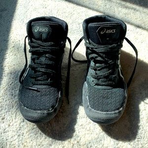 Kids ASICS wrestling shoes size 3.5